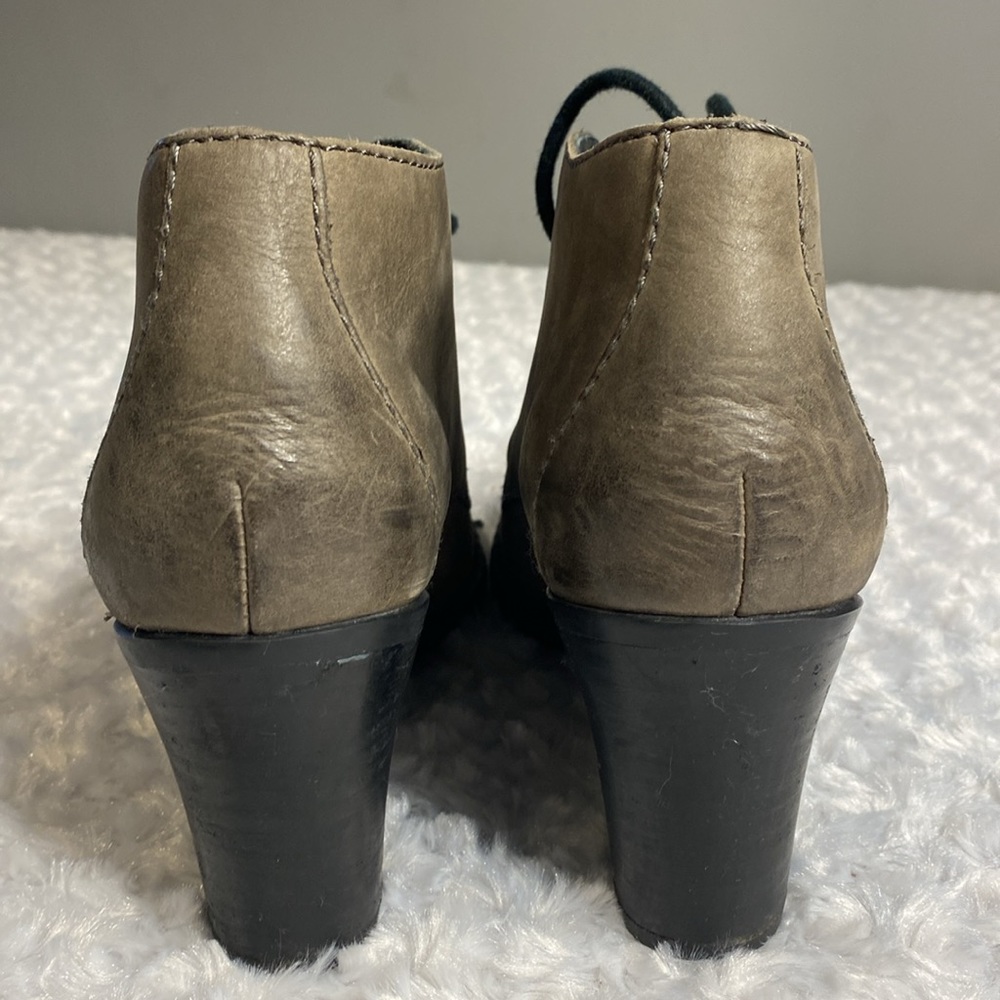Born ankle leather booties size 8 tie slight heel beautifully distressed!! - Picture 5 of 12